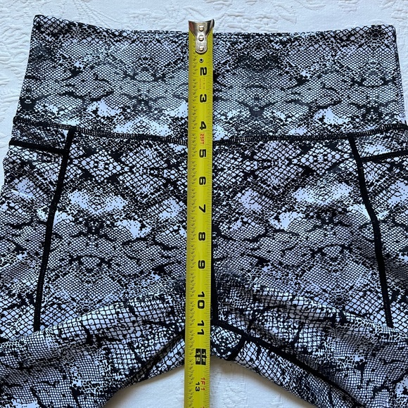 NEW Zyia Active Cobra Metallic Cropped Light N Tight Leggings Size 8-10 - Picture 6 of 8